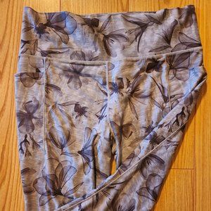 Athleta salutation stashpocket ii print 7/8 tight